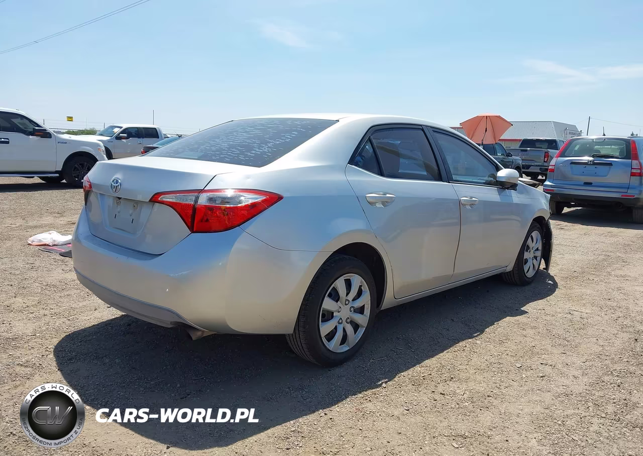 2015 Toyota Corolla Le VIN:5YFBURHE0FP189426 - 4