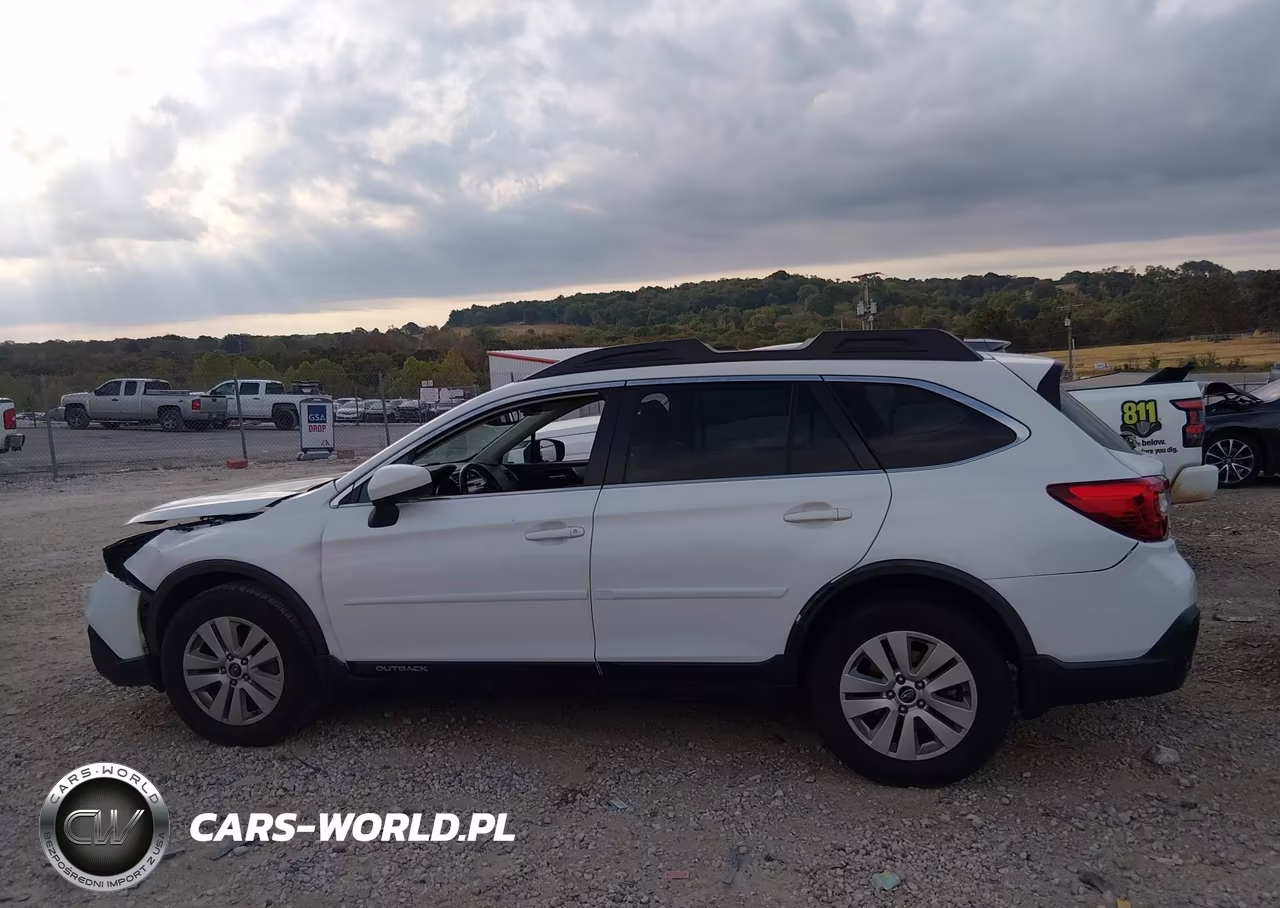 2018 Subaru Outback 2.5I Premium VIN:4S4BSADC2J3317903 - 14