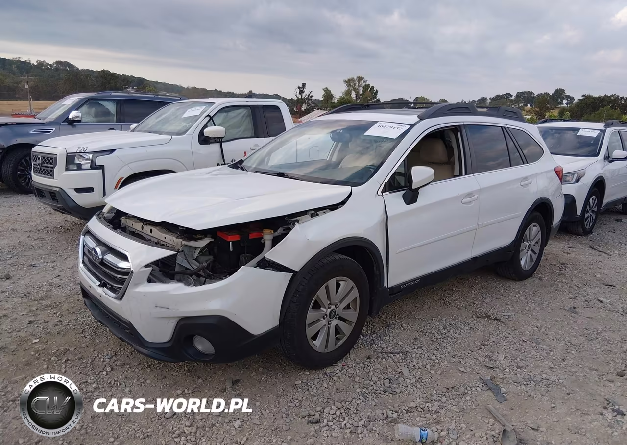 2018 Subaru Outback 2.5I Premium VIN:4S4BSADC2J3317903 - 2