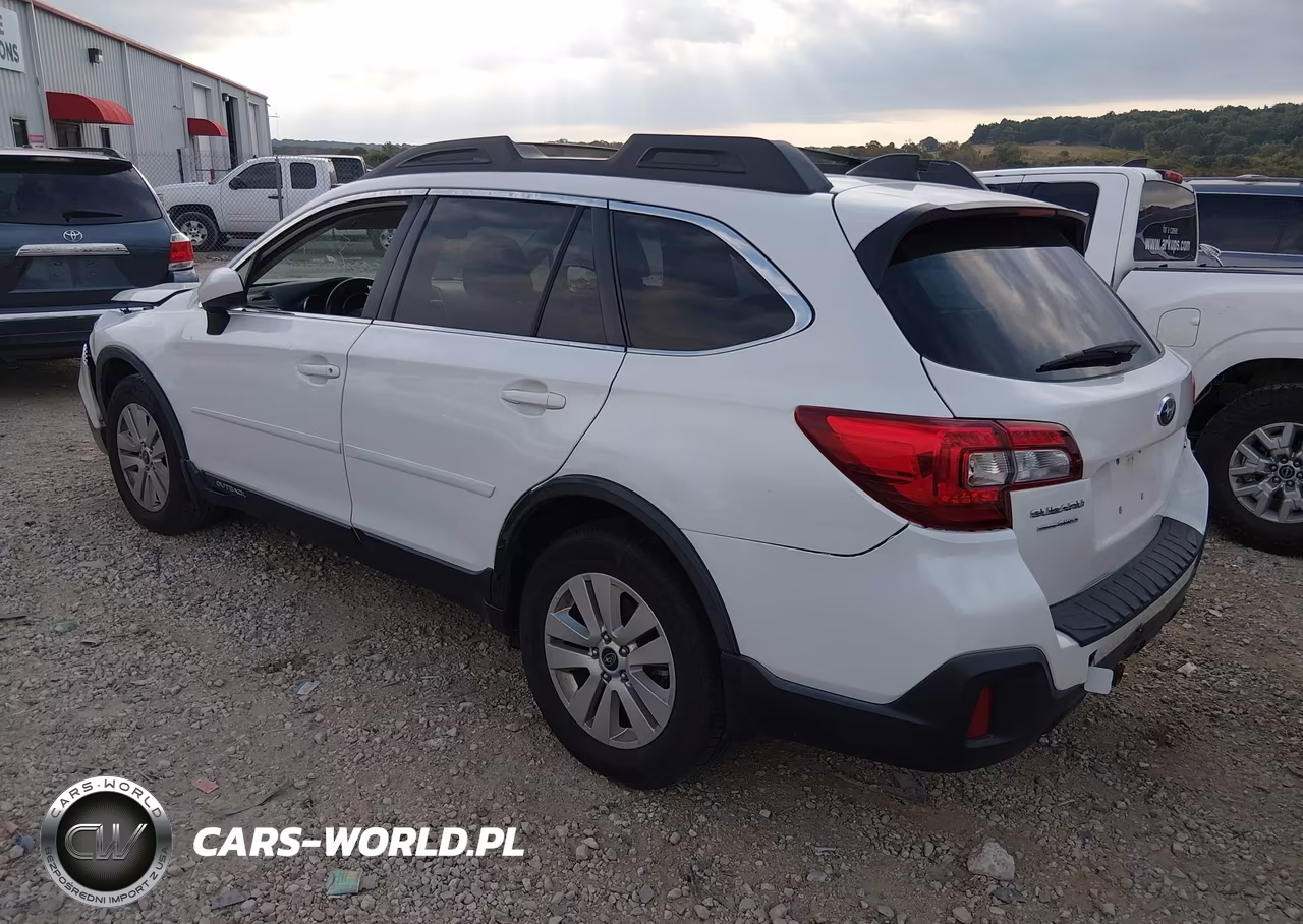 2018 Subaru Outback 2.5I Premium VIN:4S4BSADC2J3317903 - 3