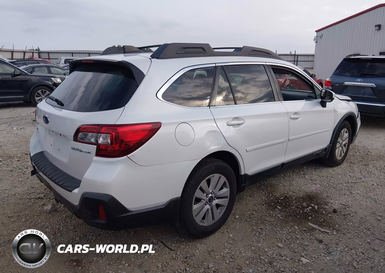2018 Subaru Outback 2.5I Premium VIN:4S4BSADC2J3317903 - 4