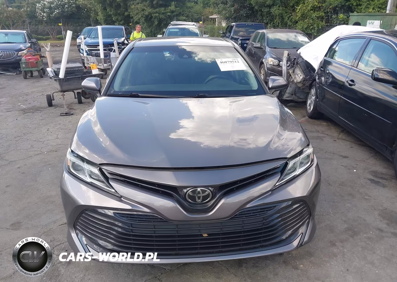 2018 Toyota Camry Le VIN:4T1B11HK1JU531943 - 12