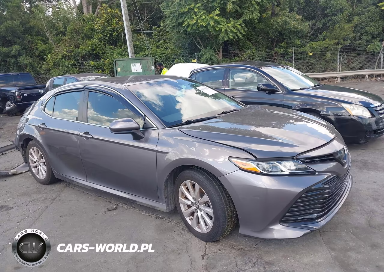 2018 Toyota Camry Le VIN:4T1B11HK1JU531943 - 13