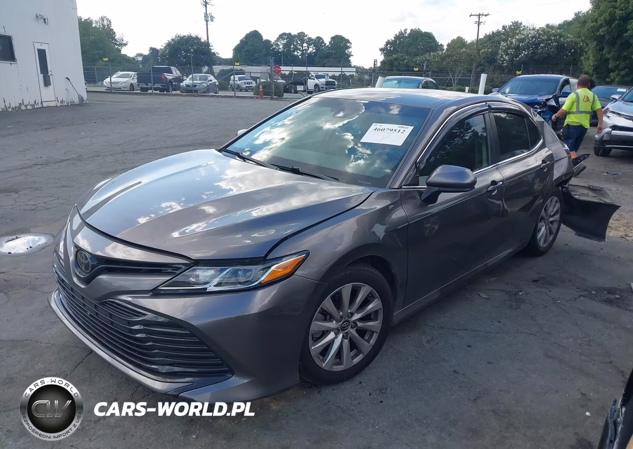 2018 Toyota Camry Le VIN:4T1B11HK1JU531943 - 2