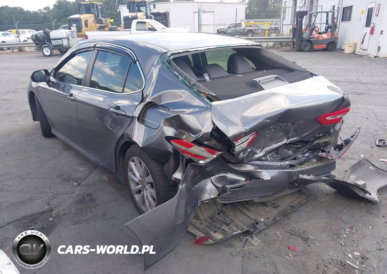 2018 Toyota Camry Le VIN:4T1B11HK1JU531943 - 3