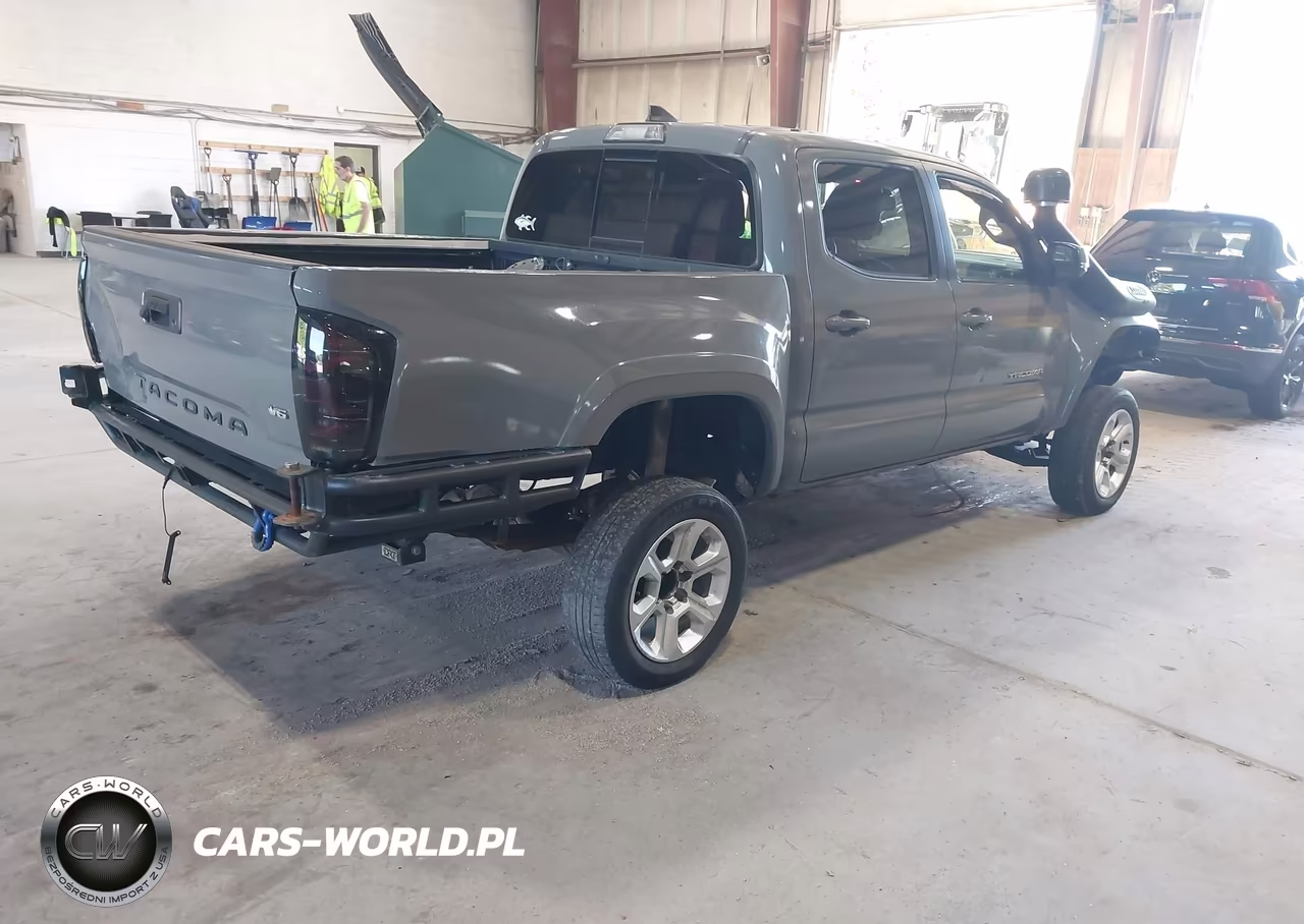 2017 Toyota Tacoma Trd Sport VIN:3TMCZ5AN3HM079196 - 4