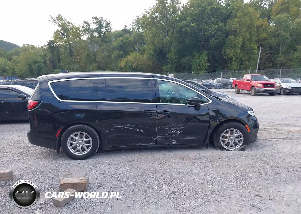 2023 Chrysler Pacifica Touring L VIN:2C4RC1BG9PR505419 - 13