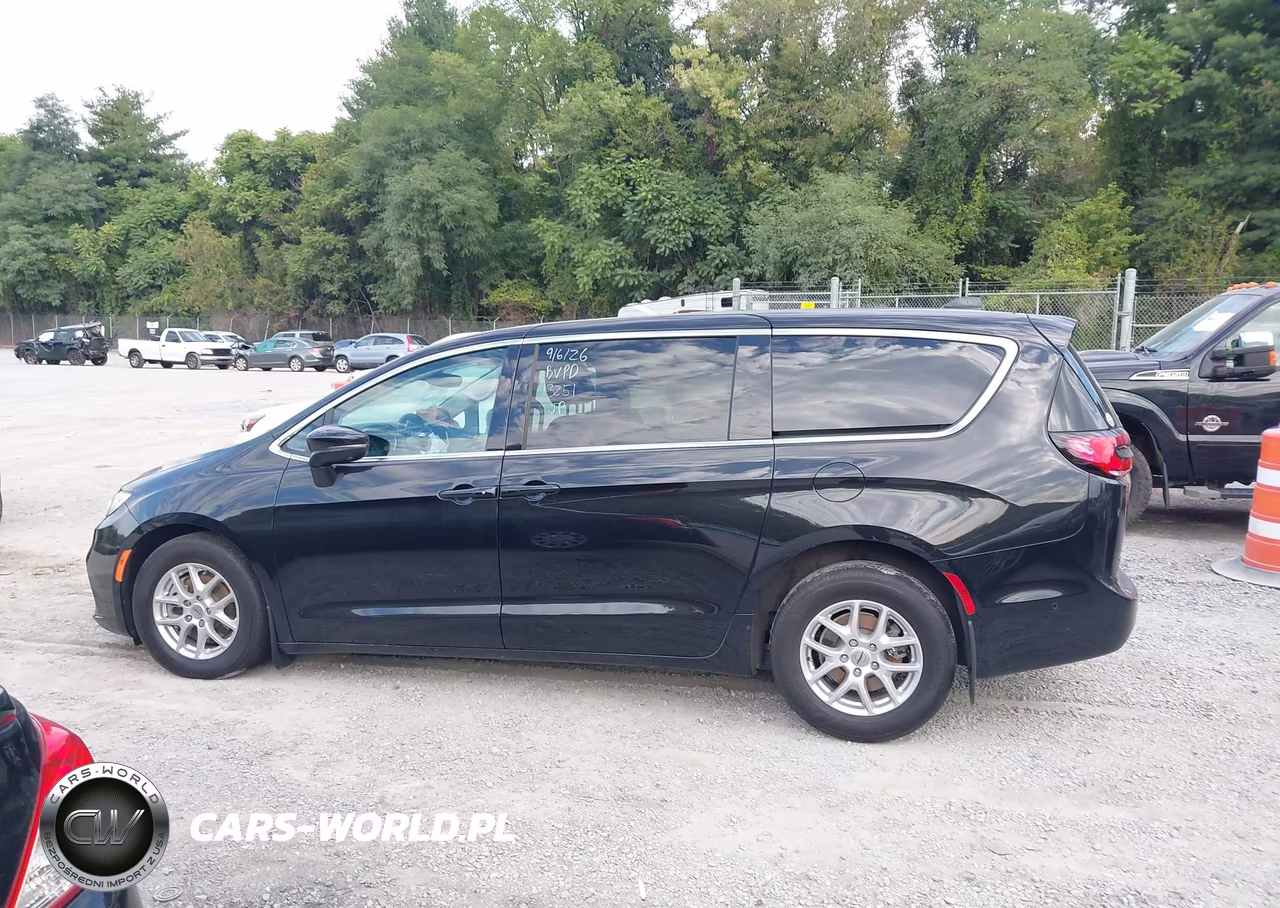 2023 Chrysler Pacifica Touring L VIN:2C4RC1BG9PR505419 - 14
