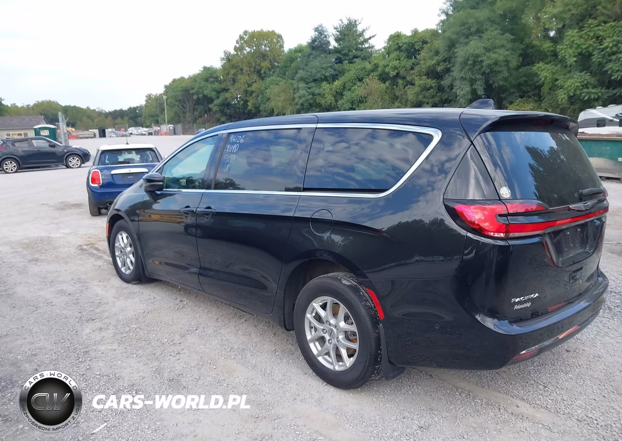 2023 Chrysler Pacifica Touring L VIN:2C4RC1BG9PR505419 - 3