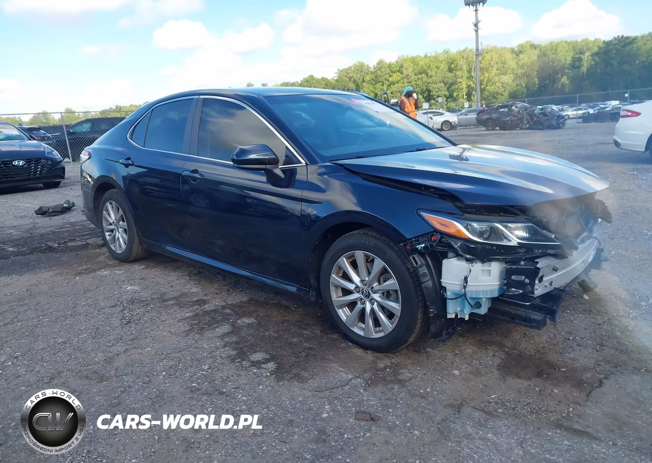 2018 Toyota Camry Le – zdjęcie 1 z 18