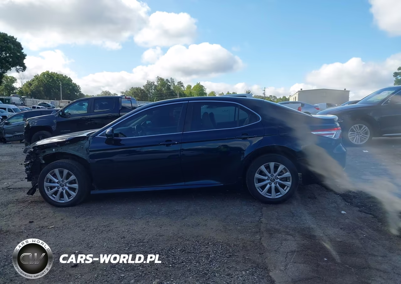 2018 Toyota Camry Le VIN:JTNB11HK2J3027925 - 14