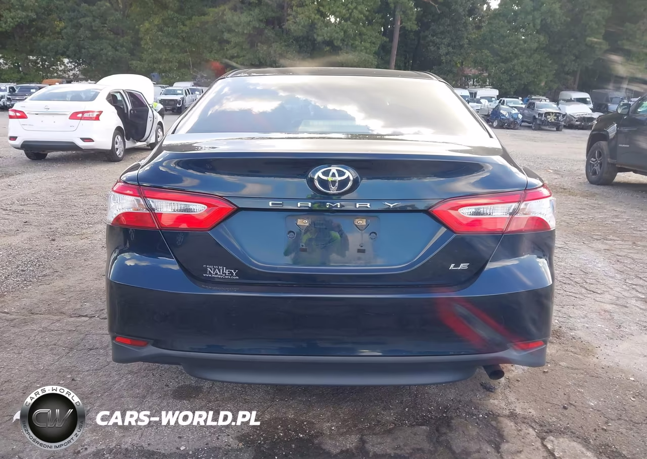 2018 Toyota Camry Le VIN:JTNB11HK2J3027925 - 16