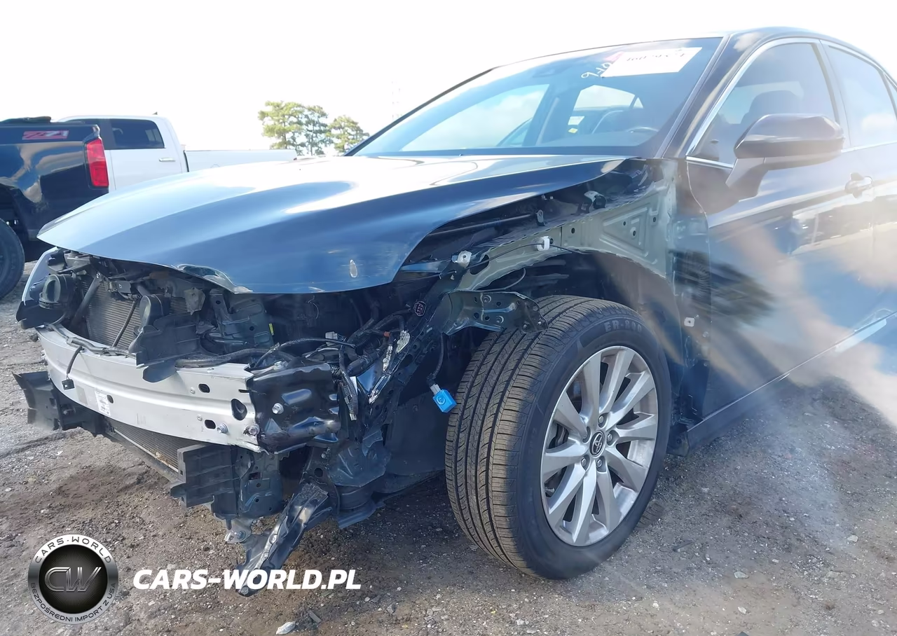 2018 Toyota Camry Le VIN:JTNB11HK2J3027925 - 18