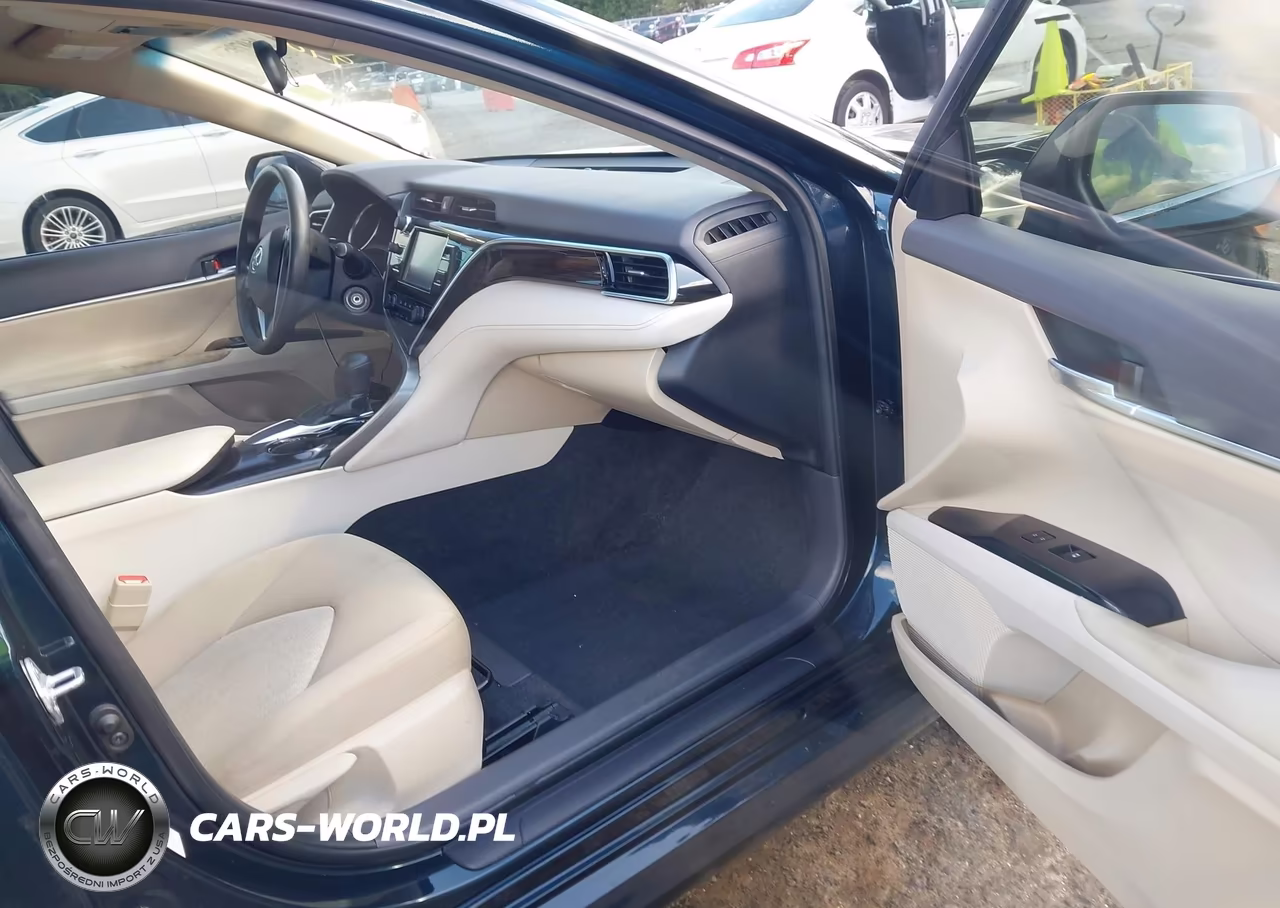2018 Toyota Camry Le VIN:JTNB11HK2J3027925 - 5