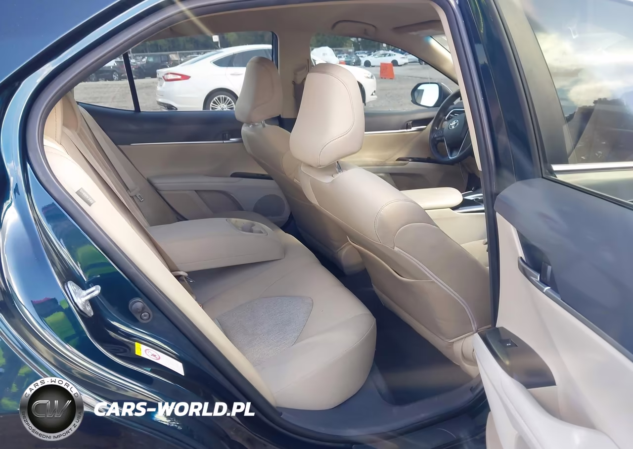 2018 Toyota Camry Le VIN:JTNB11HK2J3027925 - 8