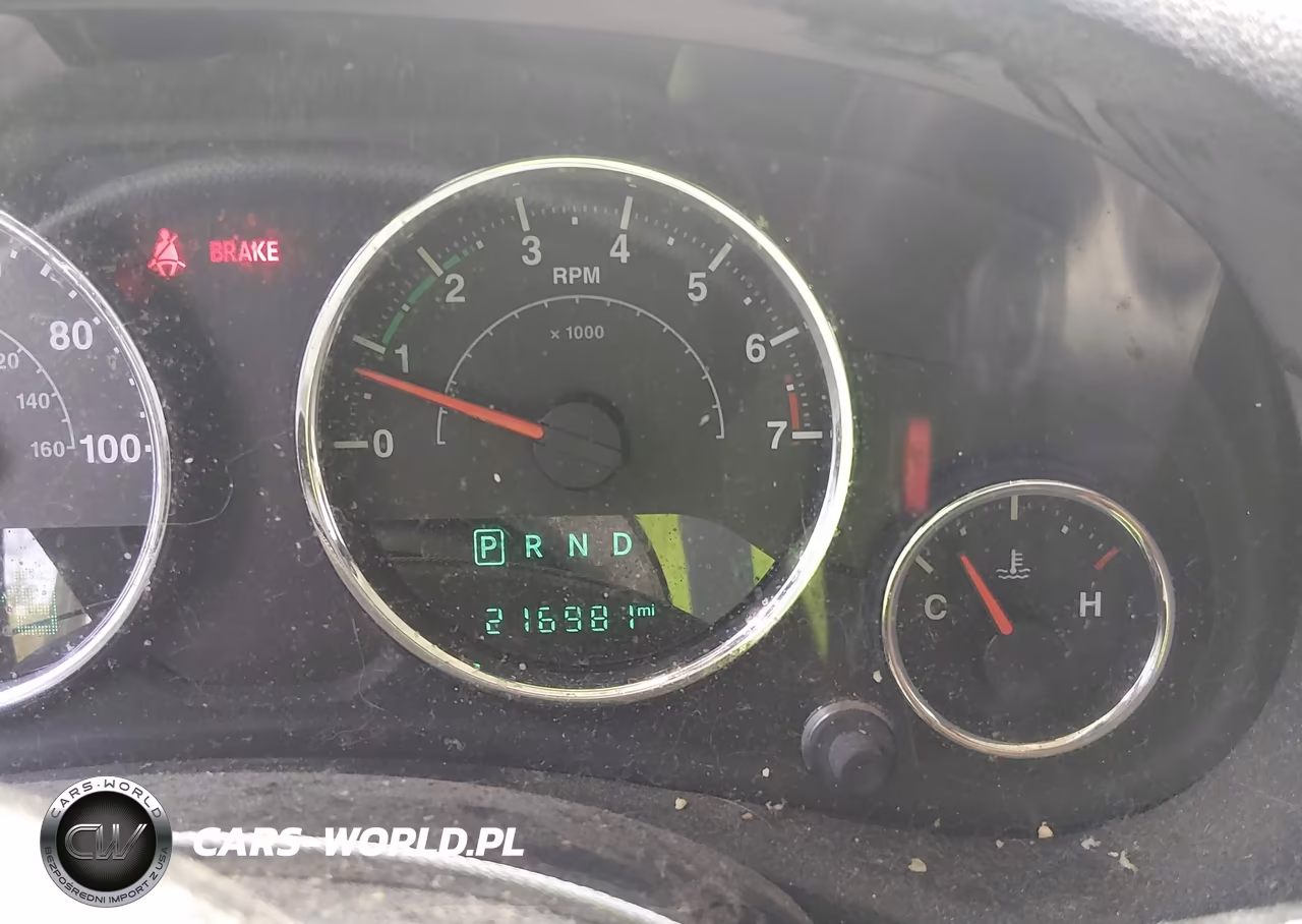 2015 Jeep Wrangler Unlimited Sport VIN:1C4HJWDG0FL762861 - 15
