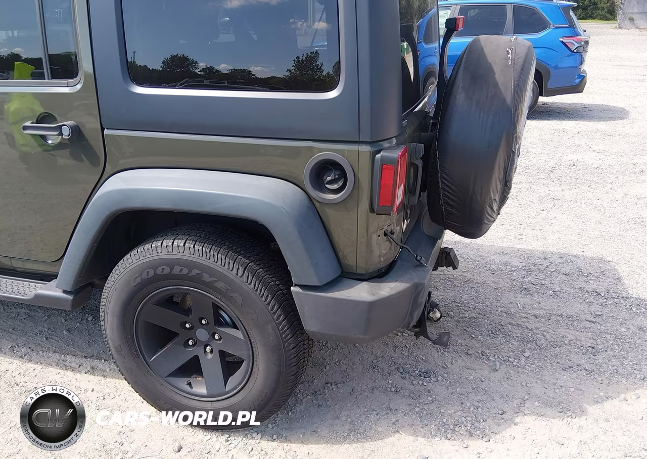 2015 Jeep Wrangler Unlimited Sport VIN:1C4HJWDG0FL762861 - 17