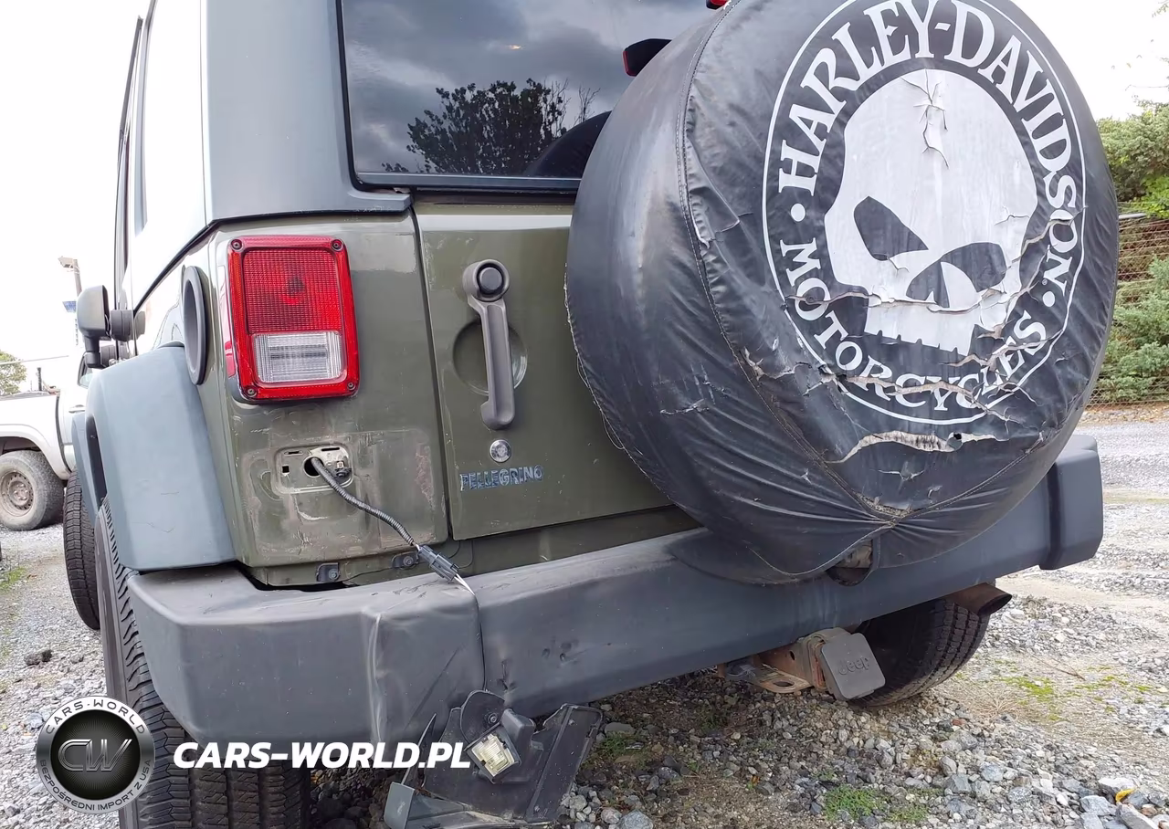 2015 Jeep Wrangler Unlimited Sport VIN:1C4HJWDG0FL762861 - 18