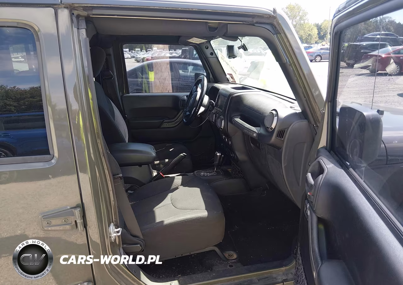 2015 Jeep Wrangler Unlimited Sport VIN:1C4HJWDG0FL762861 - 5