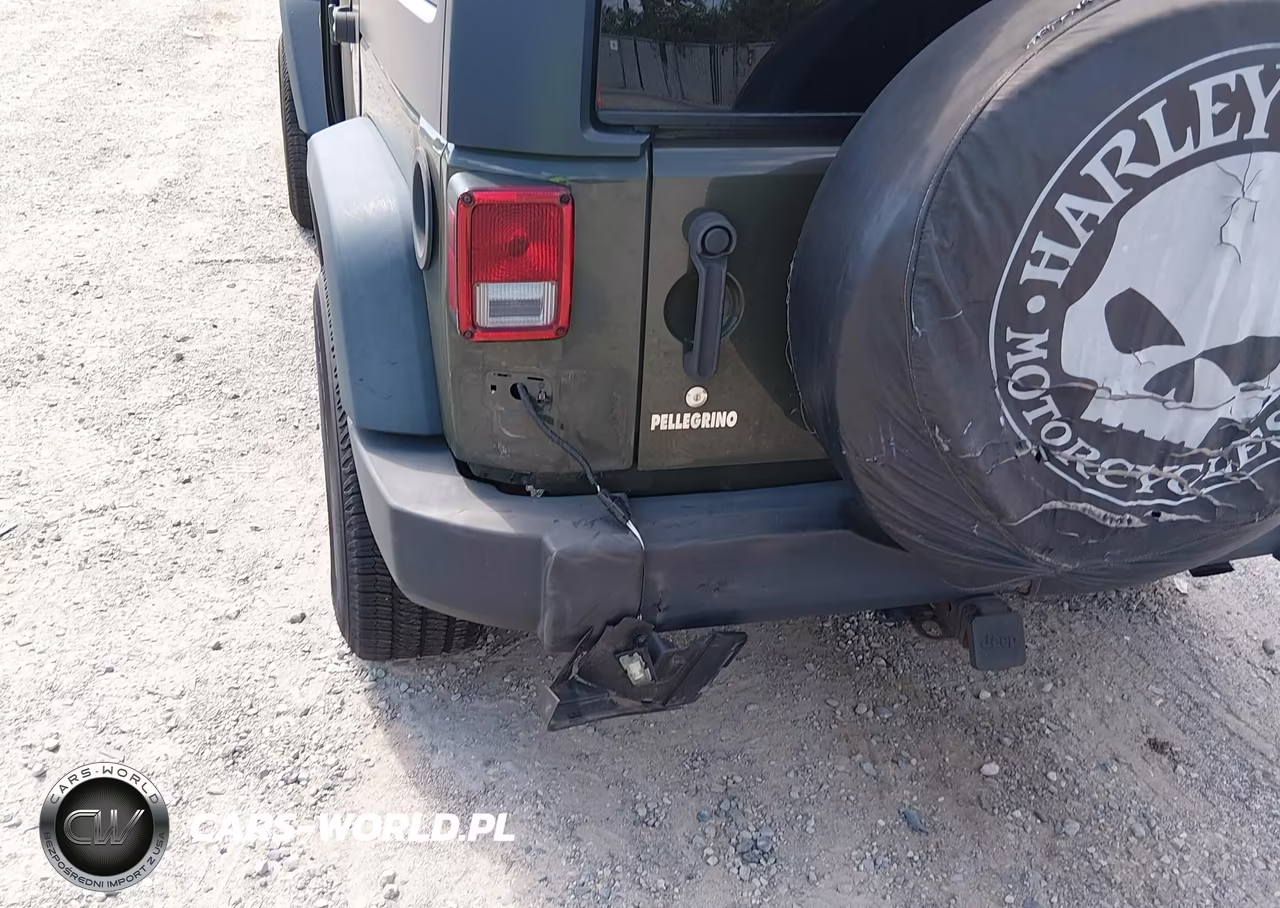 2015 Jeep Wrangler Unlimited Sport VIN:1C4HJWDG0FL762861 - 6