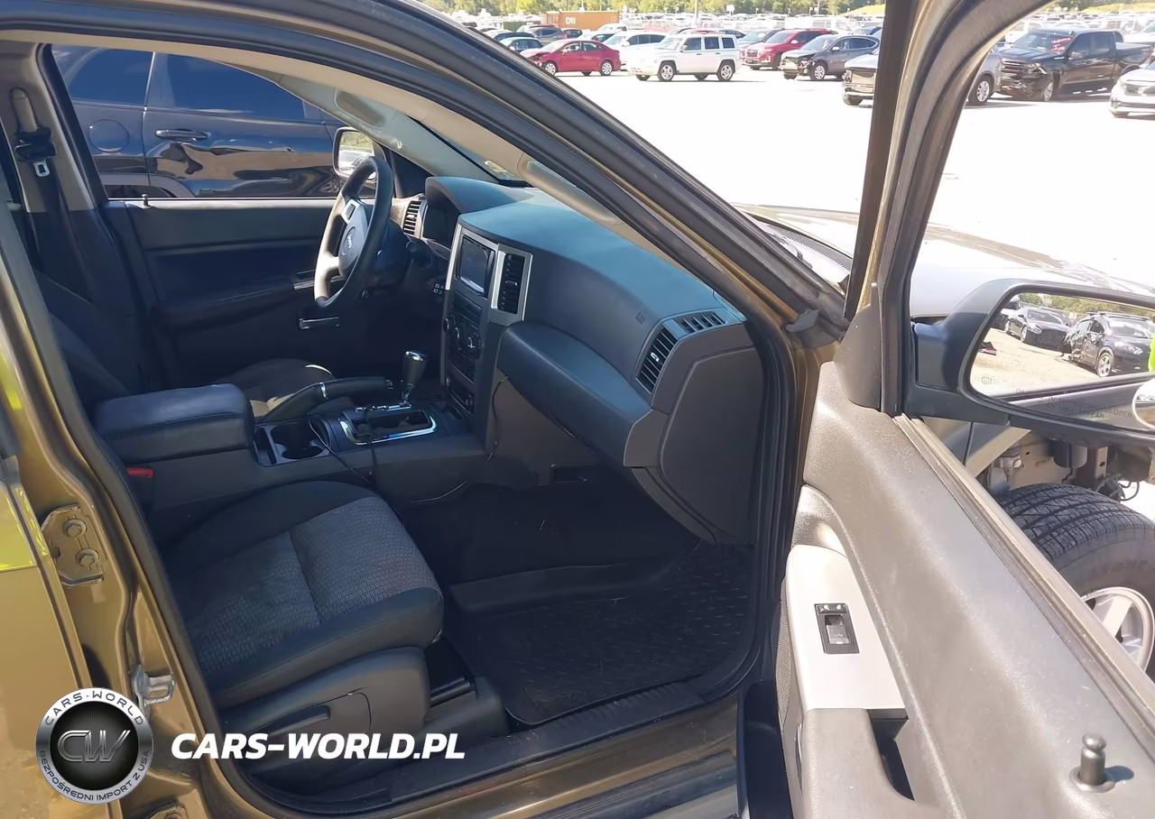 2009 Jeep Grand Cherokee Laredo VIN:1J8GR48KX9C556595 - 5