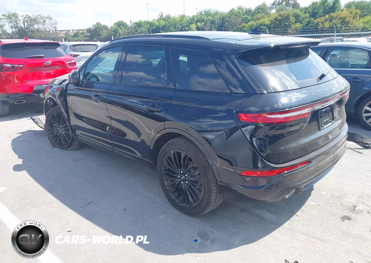 2025 Lincoln Corsair Grand Touring VIN:5LMTJ5DZ2SUL21655 - 3