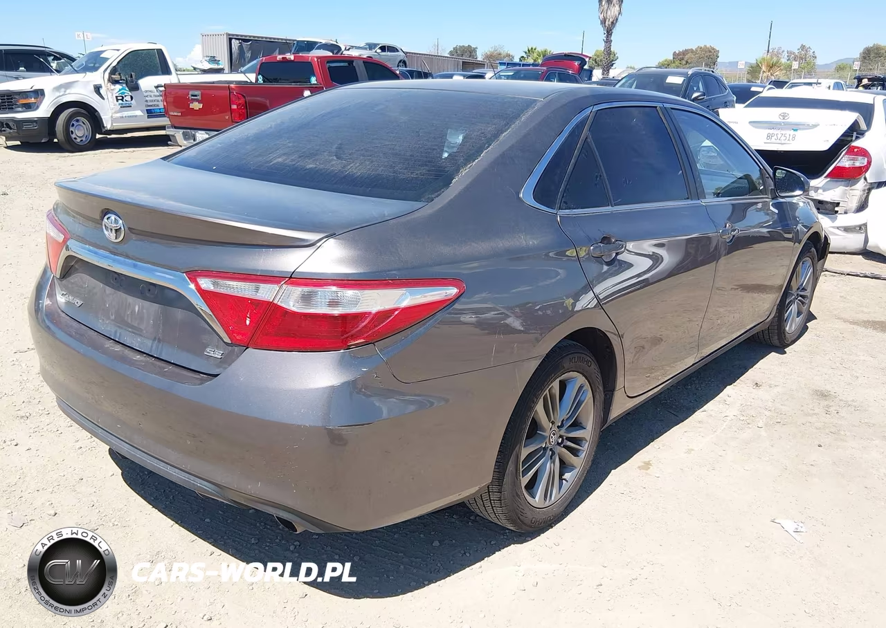 2015 Toyota Camry Se VIN:4T1BF1FK3FU114450 - 4
