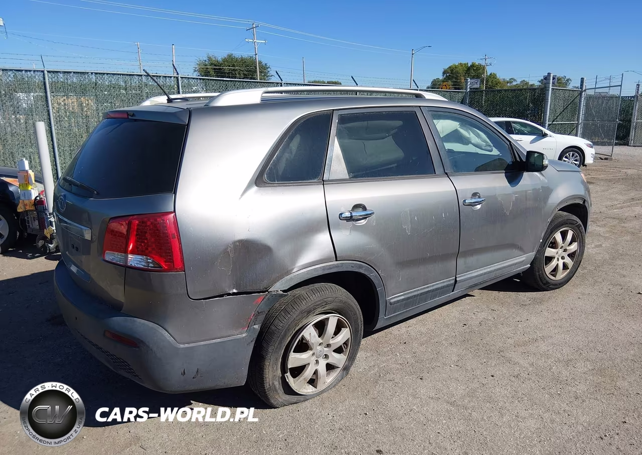 2012 Kia Sorento Lx VIN:5XYKT4A60CG264554 - 4