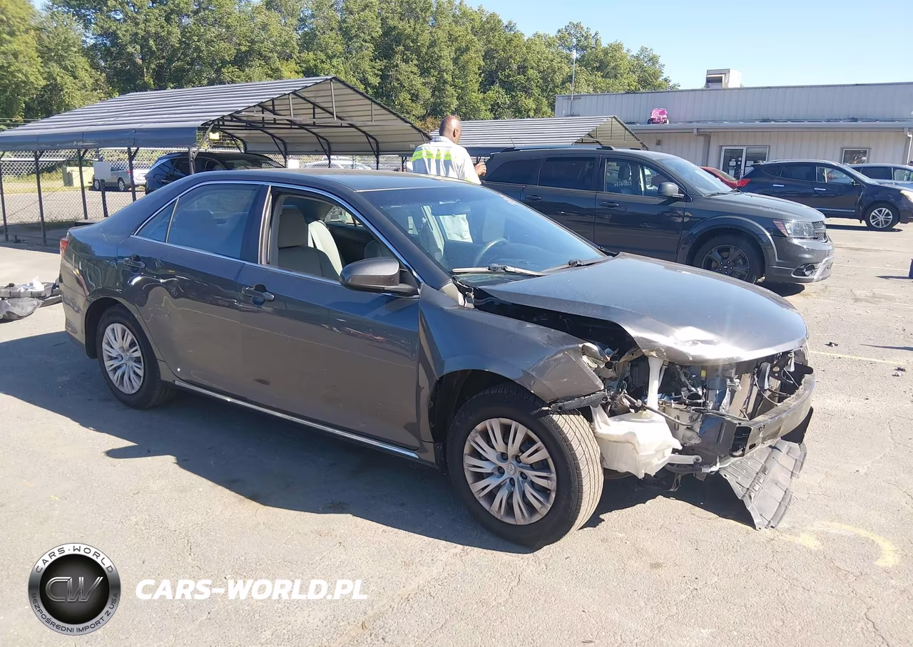 2012 Toyota Camry Le – zdjęcie 1 z 16