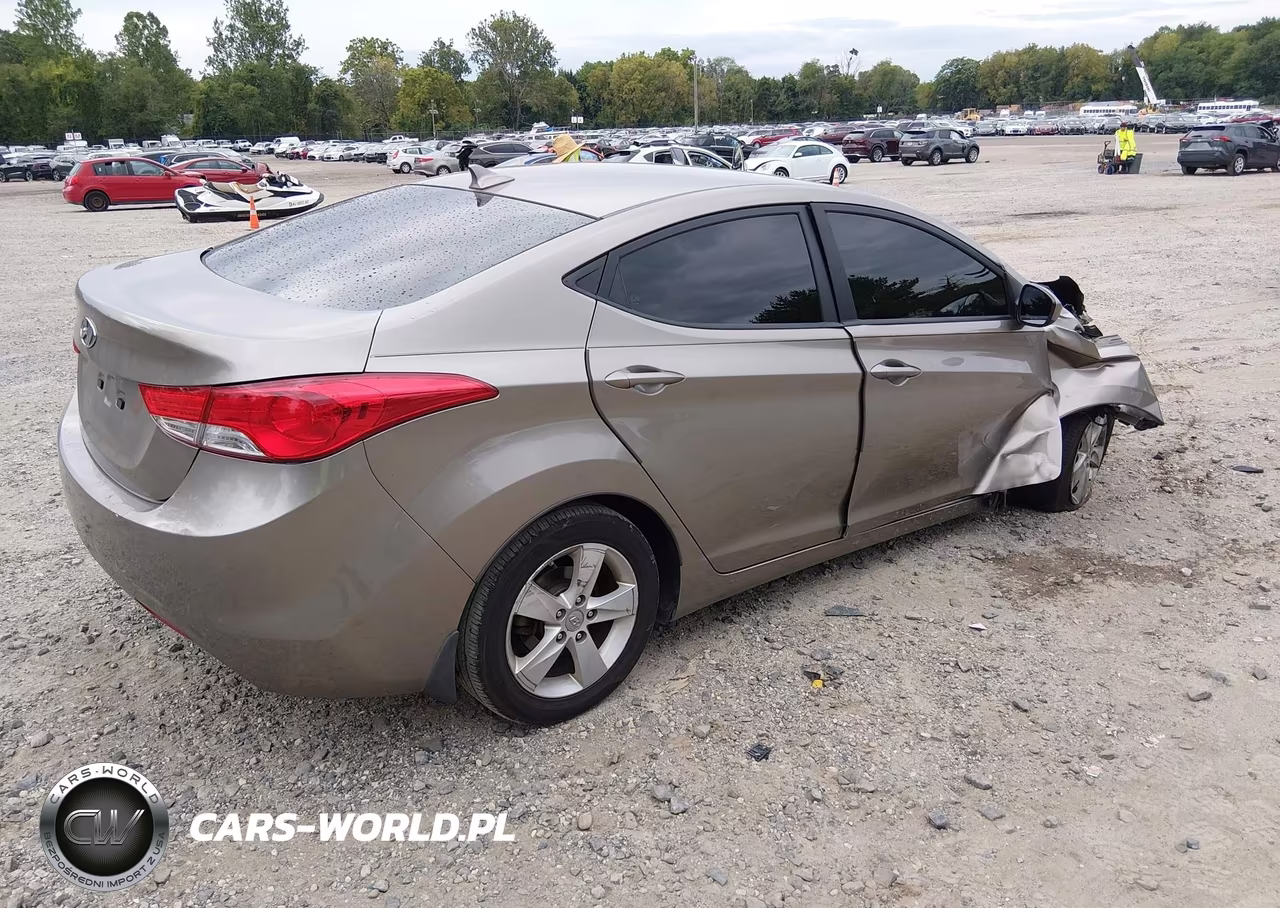 2013 Hyundai Elantra Gls VIN:5NPDH4AEXDH289358 - 4