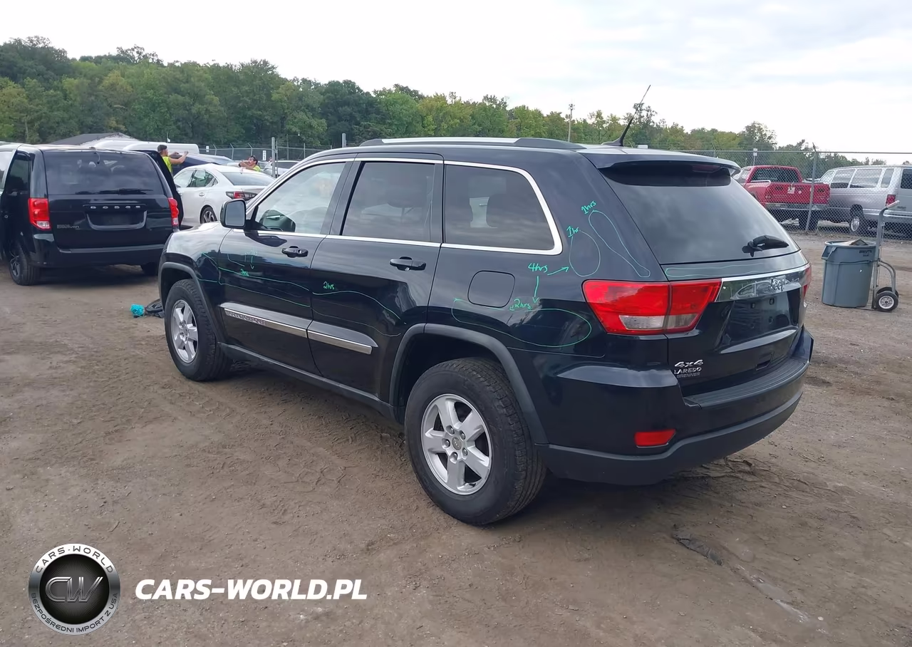 2011 Jeep Grand Cherokee Laredo VIN:1J4RR4GG9BC520135 - 3