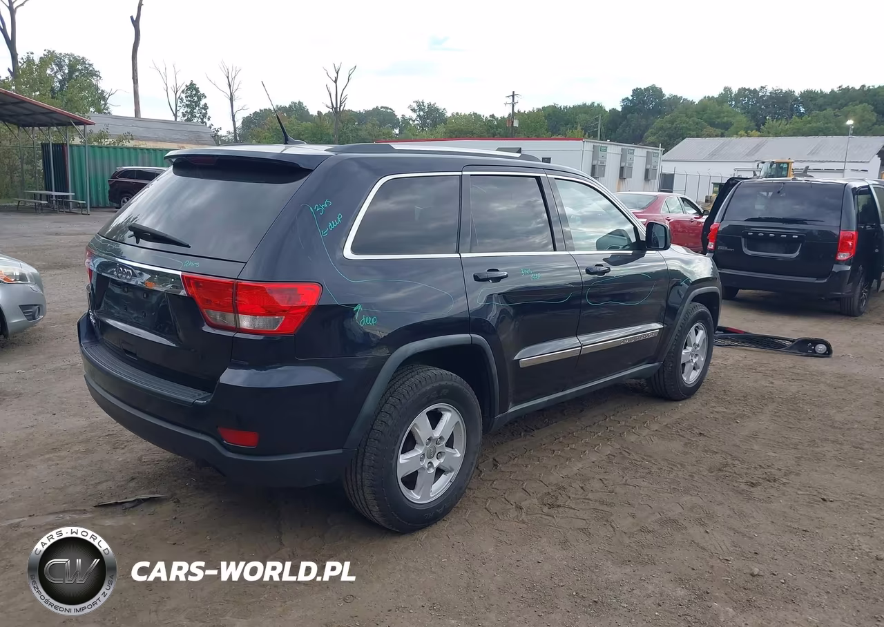 2011 Jeep Grand Cherokee Laredo VIN:1J4RR4GG9BC520135 - 4