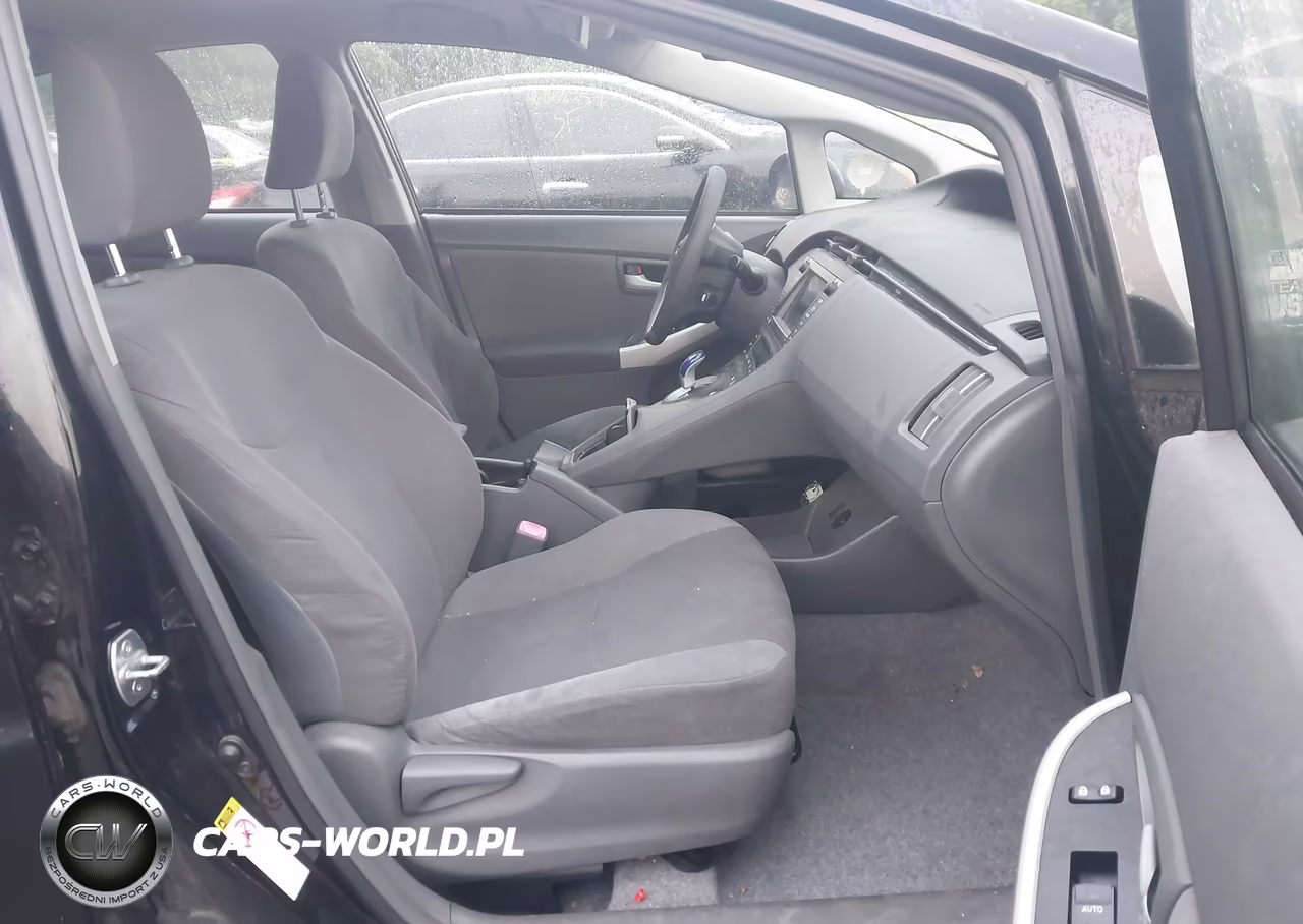 2011 Toyota Prius Three VIN:JTDKN3DU0B1415082 - 5
