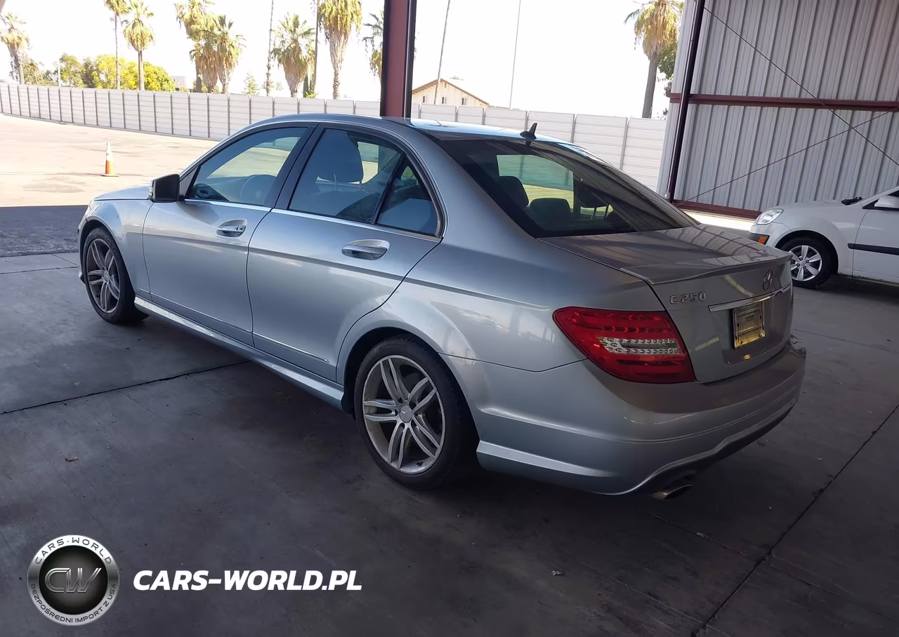 2013 Mercedes-Benz C 250 Sport VIN:WDDGF4HB4DA861682 - 3