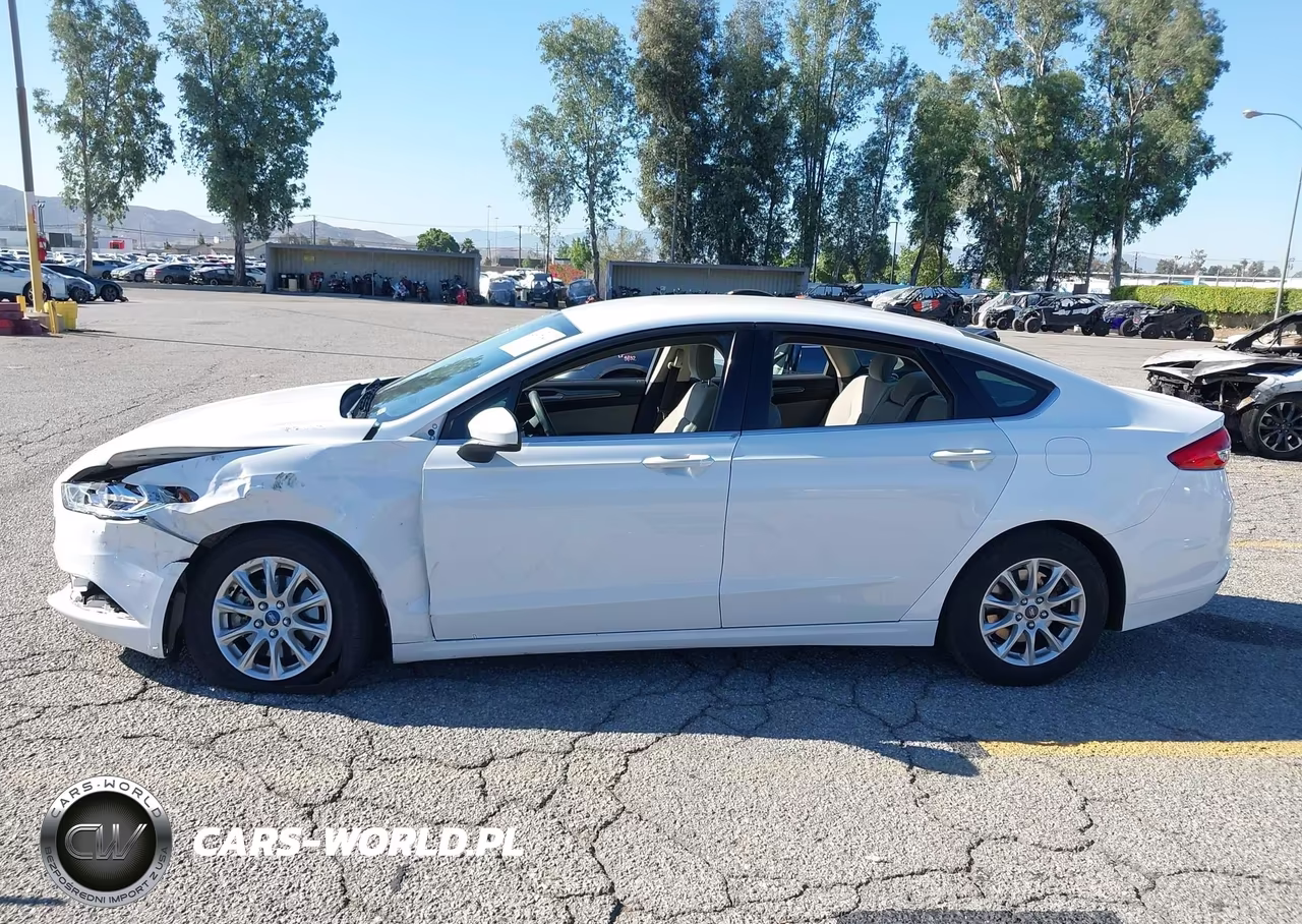 2017 Ford Fusion S VIN:3FA6P0G73HR163722 - 16