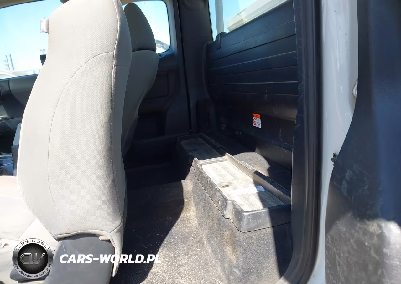 2018 Toyota Tacoma Sr VIN:5TFRX5GN1JX115233 - 8