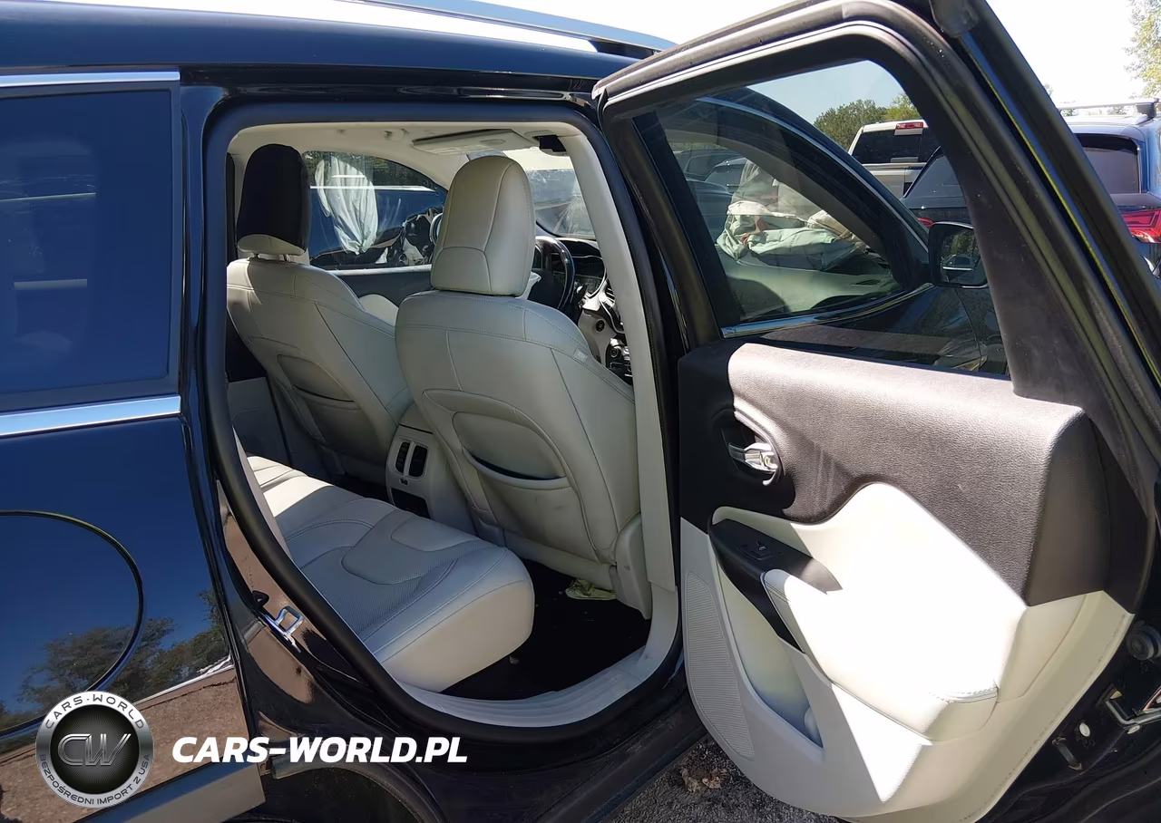 2021 Jeep Cherokee Latitude Lux 4X4 VIN:1C4PJMMX2MD185693 - 8