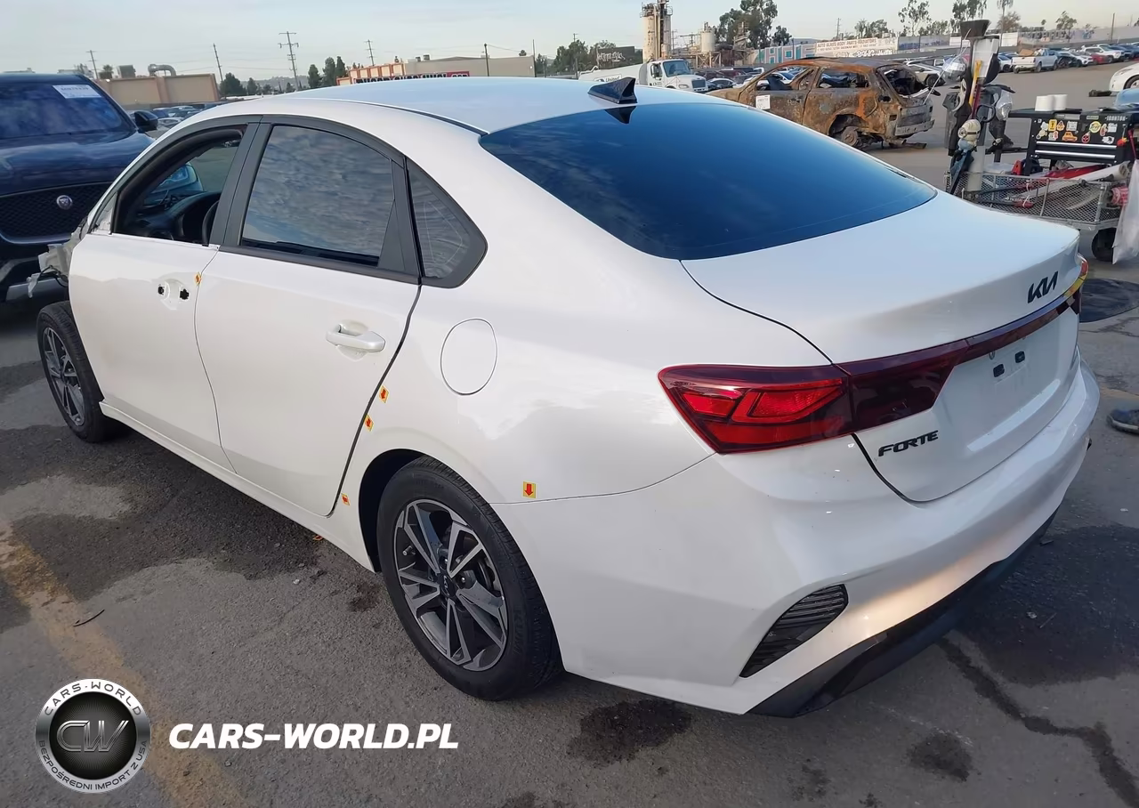 2023 Kia Forte Lxs VIN:3KPF24AD2PE598879 - 3