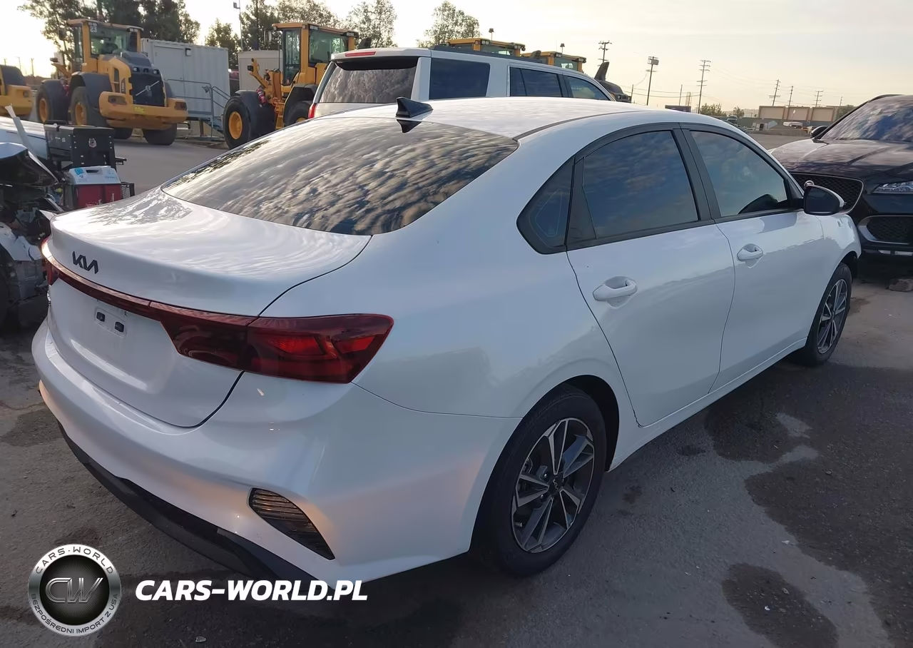 2023 Kia Forte Lxs VIN:3KPF24AD2PE598879 - 4