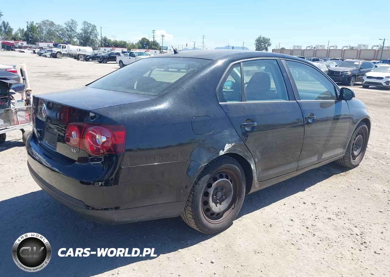 2010 Volkswagen Jetta S VIN:3VWJZ7AJ0AM003759 - 4