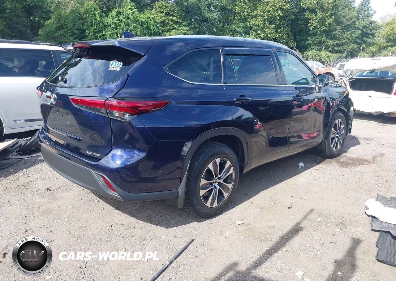2022 Toyota Highlander Xle VIN:5TDGZRBH0NS579300 - 4