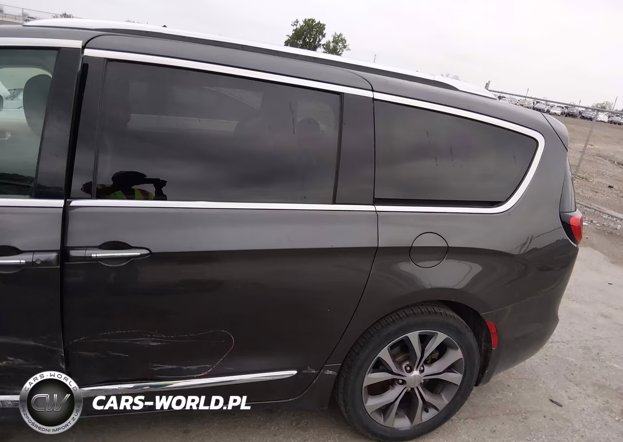 2019 Chrysler Pacifica Limited VIN:2C4RC1GG9KR550250 - 17