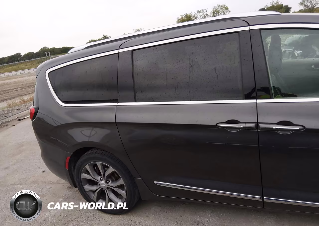 2019 Chrysler Pacifica Limited VIN:2C4RC1GG9KR550250 - 20