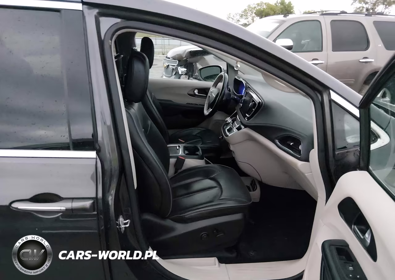 2019 Chrysler Pacifica Limited VIN:2C4RC1GG9KR550250 - 5