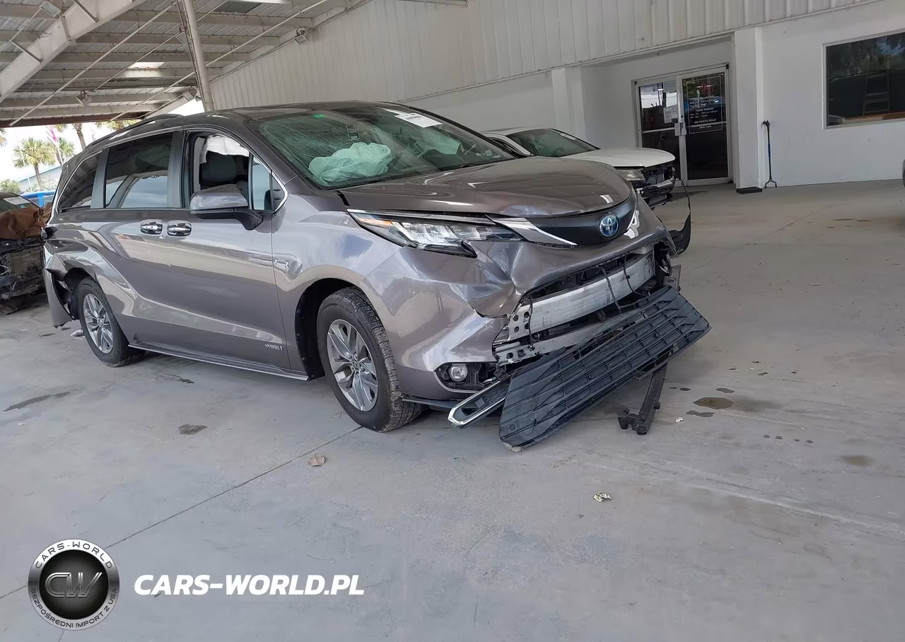 2021 Toyota Sienna Xle