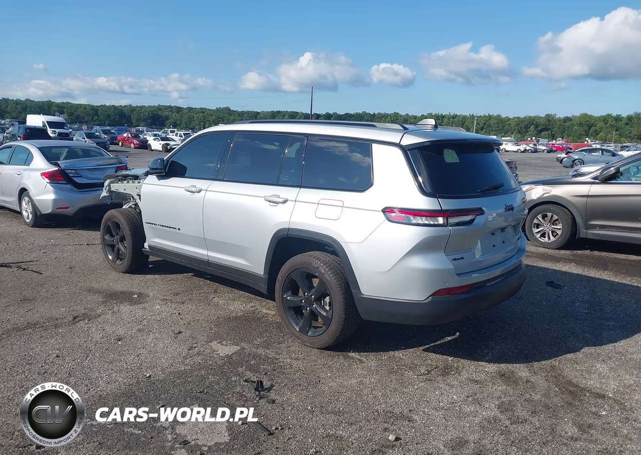 2025 Jeep Grand Cherokee L Limited 4X4 VIN:1C4RJKBG2S8694270 - 3