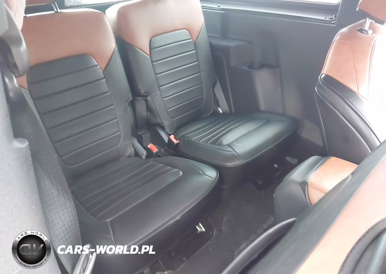 2022 Ford Bronco VIN:1FMDE5CH0NLB77070 - 8