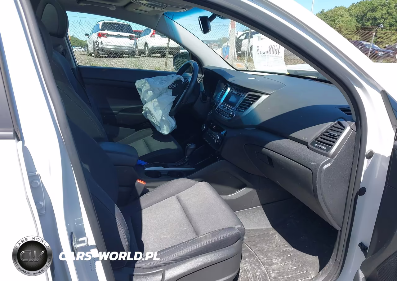 2017 Hyundai Tucson Night VIN:KM8J3CA23HU553688 - 5