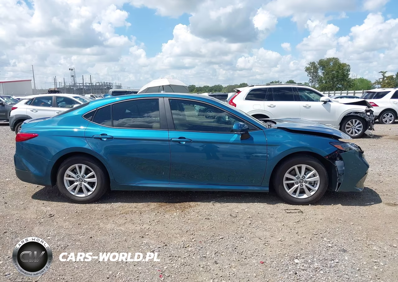 2025 Toyota Camry Le VIN:4T1DAACK9SU591437 - 13