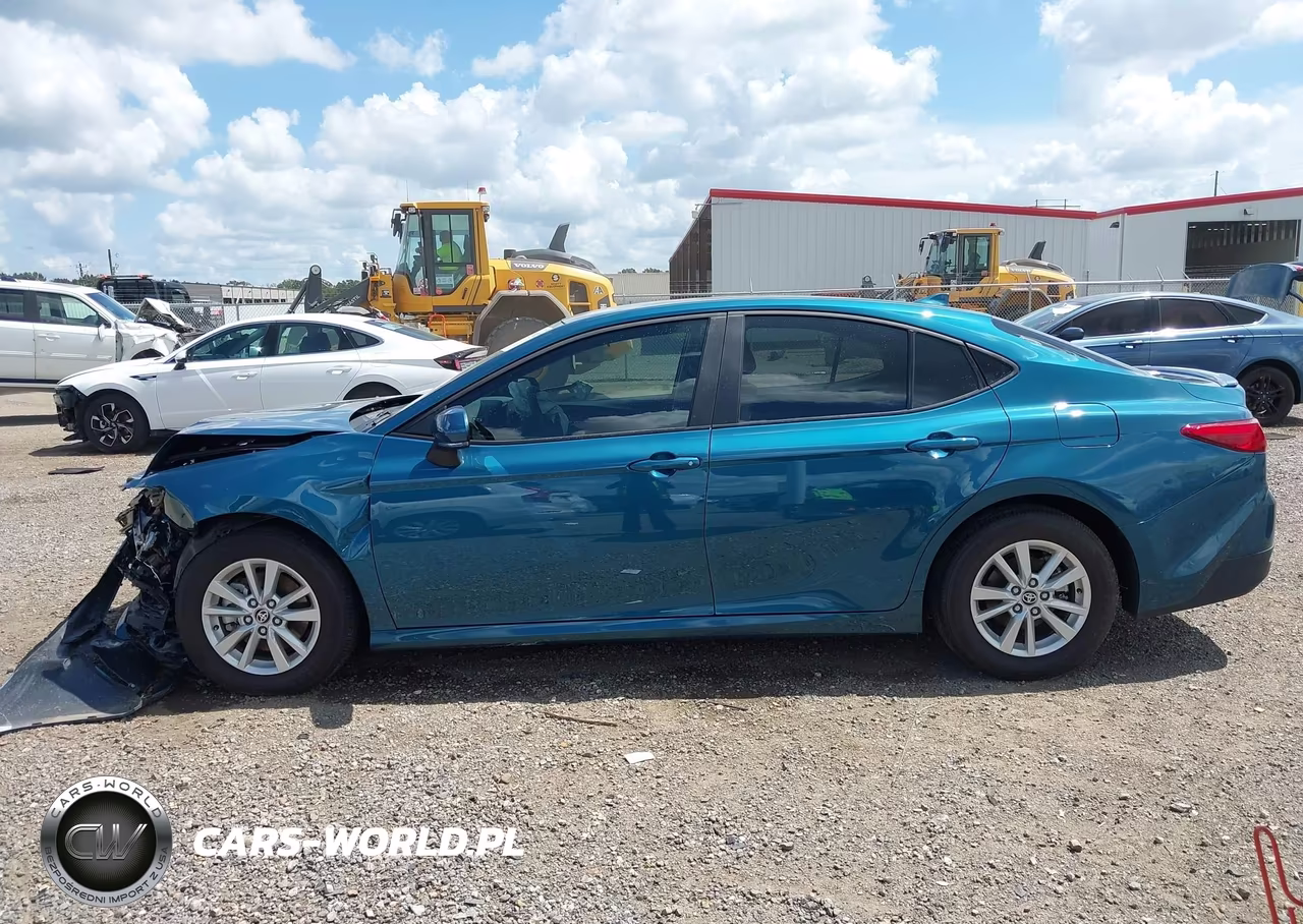 2025 Toyota Camry Le VIN:4T1DAACK9SU591437 - 14